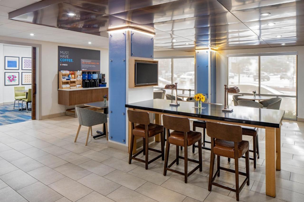 Holiday Inn Express New Orleans Downtown By Ihg Exterior photo