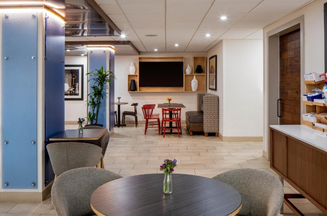 Holiday Inn Express New Orleans Downtown By Ihg Exterior photo